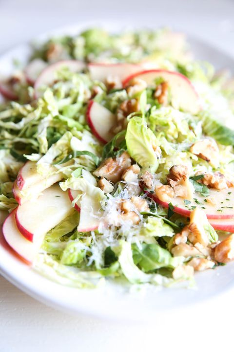 Apple-Bryssel Sprouts Salad Vertical