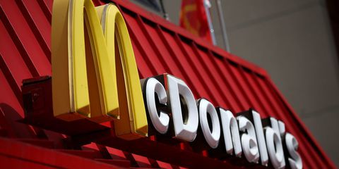 McDonald’s กำลังทดสอบเวอร์ชันล่าสุดของยุค 90 ของ Arch Deluxe Cheeseburger