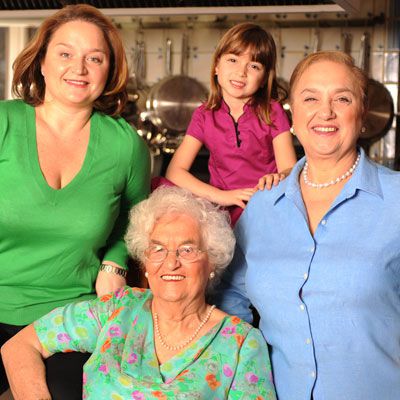 Avbildad with Lidia, her mother Ermina, daughter Tanya, and granddaughter Julia.