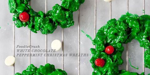 ขาว Chocolate and Peppermint Christmas Wreath Cookies