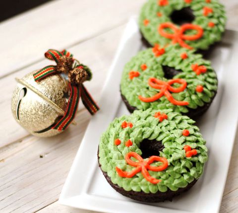 คริสต์มาส Wreath Doughnuts