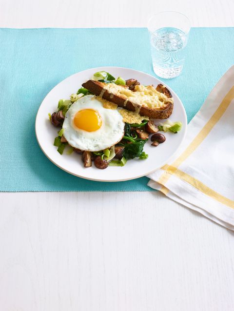 กระเทียม and Mushrooms on Cheesy Toasts with Fried Eggs