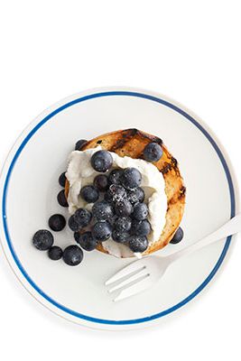 Dodaj a smoky, charred flavor to your dessert, by tossing sweet, buttery brioche on the grill and topping it with rich mascarpone and fresh berries. Recipe: Grilled Brioche Roll With Blueberry and Vanilla Mascarpone