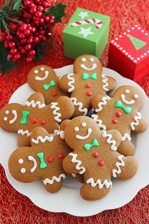 คือ there anything more Christmas than adorable gingerbread men? Bonus: the spices in these cookies will fill your home with a warm and delicious aroma. Get the recipe from The Comfort of Cooking.