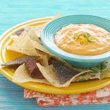 Sıcaklık jarred Mexican four-cheese salsa con queso according to bottle directions. Pour into a bowl and garnish with sliced jalapeño peppers. Serve with mixed tortilla chips.
