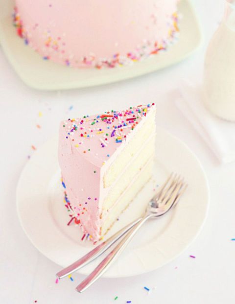 roza vanilla and sprinkles cake