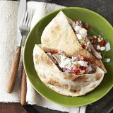 Kalkon pitas with cucumber salad 