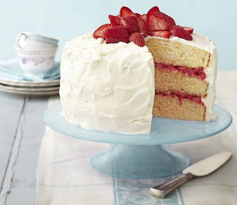 jordgubbe rhubarb layer cake