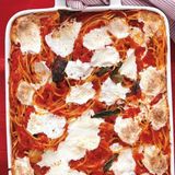 pişmiş spaghetti and mozzarella