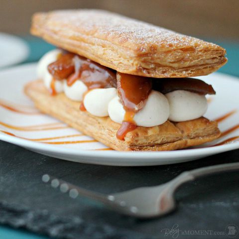 karamelizovanou apple and goat cheese mousse mille feuille