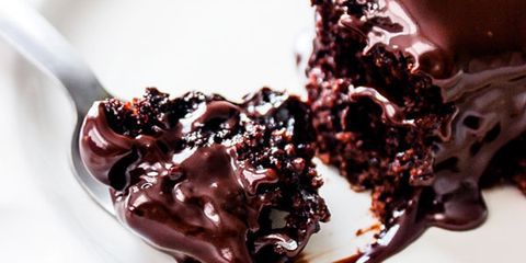 konečný triple chocolate ganache cake
