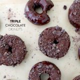 pečený triple chocolate donuts