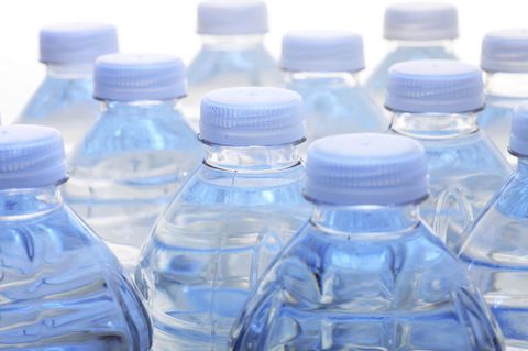 Pravi razlogi za steklenice vode imajo rok veljavnosti