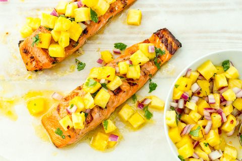 grilovaný Salmon with Pineapple Salsa Recipe