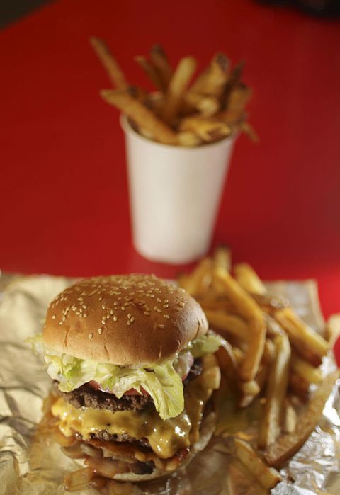 11 vecí, ktoré potrebujete vedieť skôr, ako budete jesť v piatich chlapoch Burgers & Fries