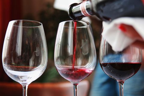 วิธีหลีกเลี่ยงอาการปวดหัวจากการดื่มไวน์