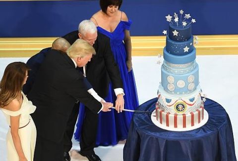 Trump’ın Açılış Pastacı Pastası Obama’nın Kekini Kopyaladı
