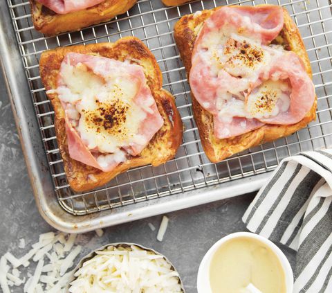Francúzske toastové šunky a syrové sendviče