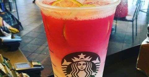 AKTUALIZOVANÉ: Starbucks oficiálne pridal tento úžasný nápoj Ombre do svojho menu
