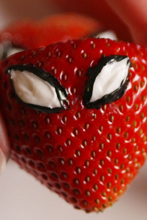 Spiderman-navdihnjen Strawberries Vertical