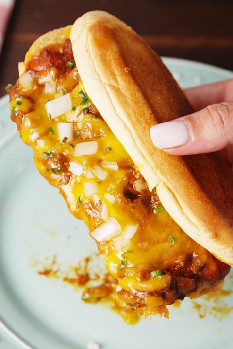 Pečen na žaru Chili Cheese Hot Dog