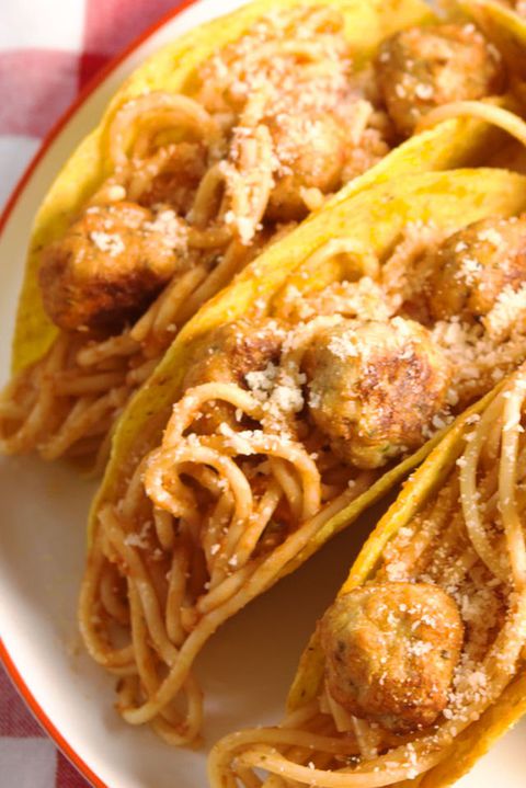 อาหารอิตาลีเส้นยาว & Meatball Tacos Vertical