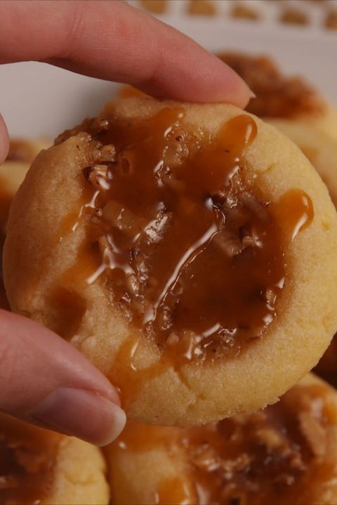 pekanový orech Pie Thumbprint Cookies Vertical