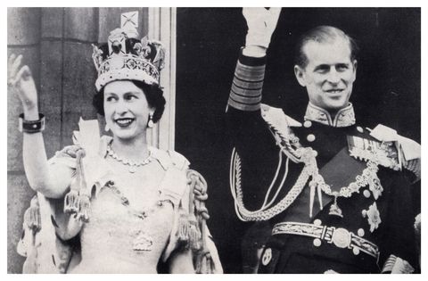 Den kungliga familjen gömde sina krona juveler från nazister i en kex tenn