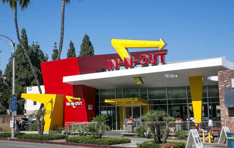 คนกำลังคว่ำบาตร Burger In-N-Out หลังจากเรียนรู้การบริจาคจีโอของ Chain