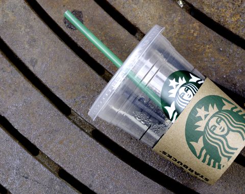 Starbucks ตอบสนองต่อการฟันเฟืองจากประกาศบ้านฟางพลาสติกของพวกเขา