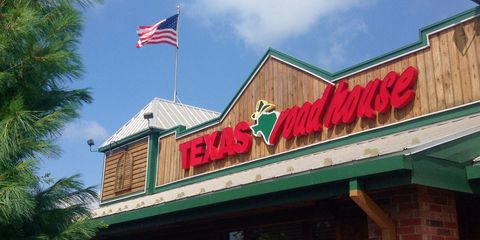 12 สิ่งที่คุณต้องรู้ก่อนรับประทานอาหารที่ Texas Roadhouse