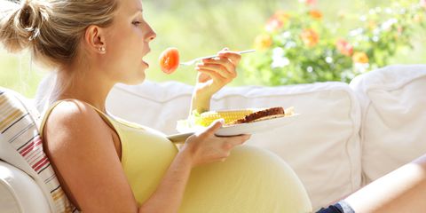10 livsmedel du borde inte äta om du är gravid
