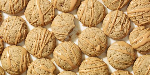 สีดำ Tea Cardamom Cookies with Black Tea Icing