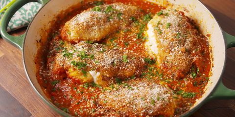 Mozzarella-Doldurulmuş Chicken Parm