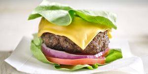 โปรตีน burger wrapped in lettuce