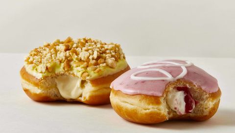 Krispy Kreme’de İki Yeni Yaz Donutu – Çilekli Kurabiye Gibi Bir Tadı Var